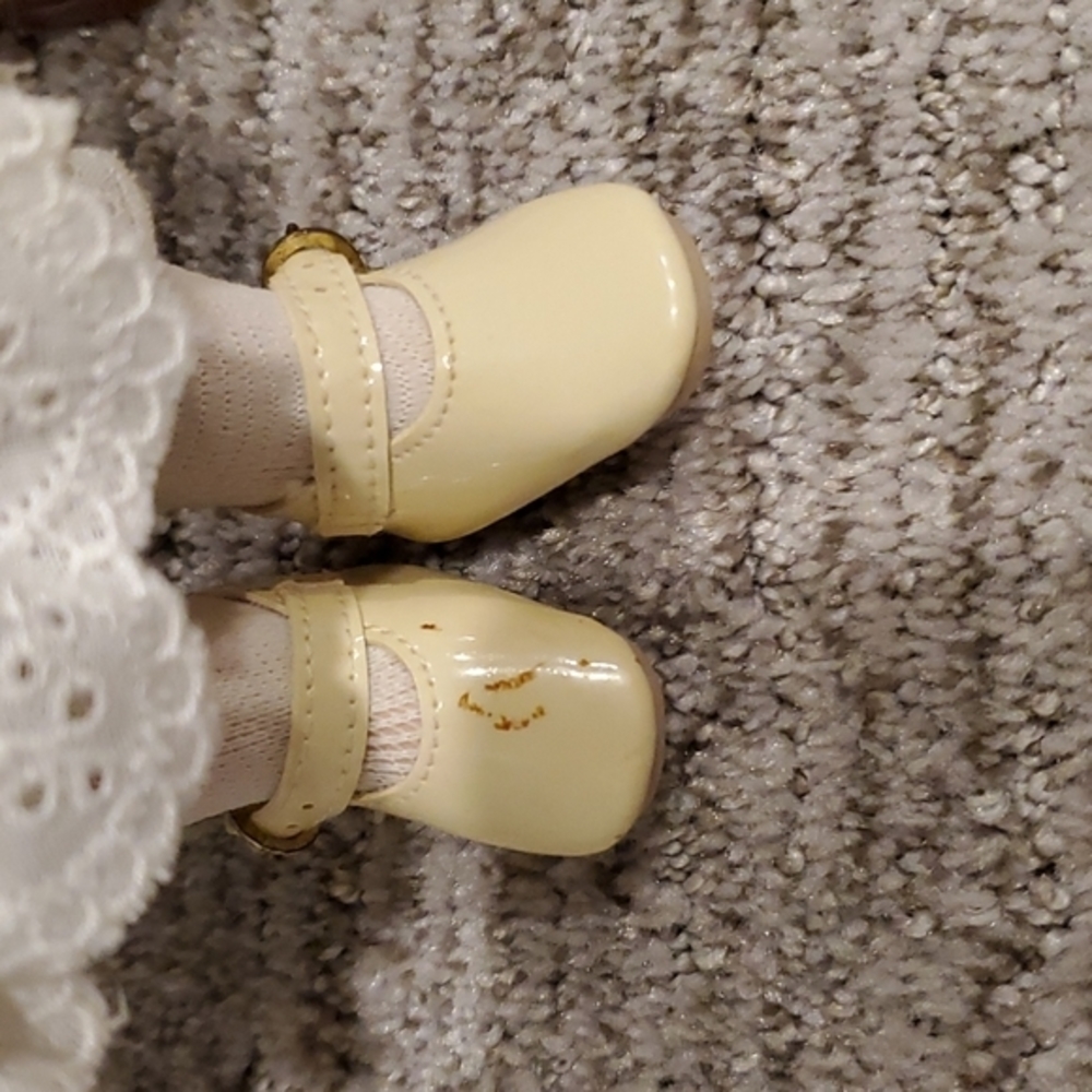 Vintage 1991 Brinn Porcelain doll - Picture 4 of 7